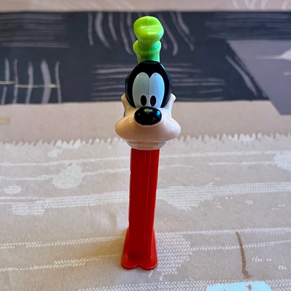 PEZ Candy Dispenser Disney Goofy (Slovenia) - Picture 1 of 7